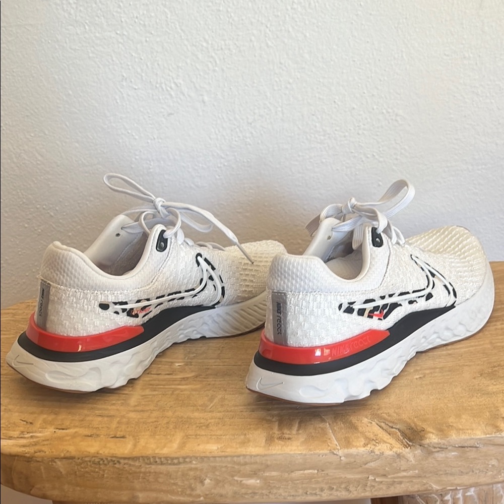 Women’s Nike React Flyknit White Athletic Sneakers with Accent Details - Picture 5 of 5